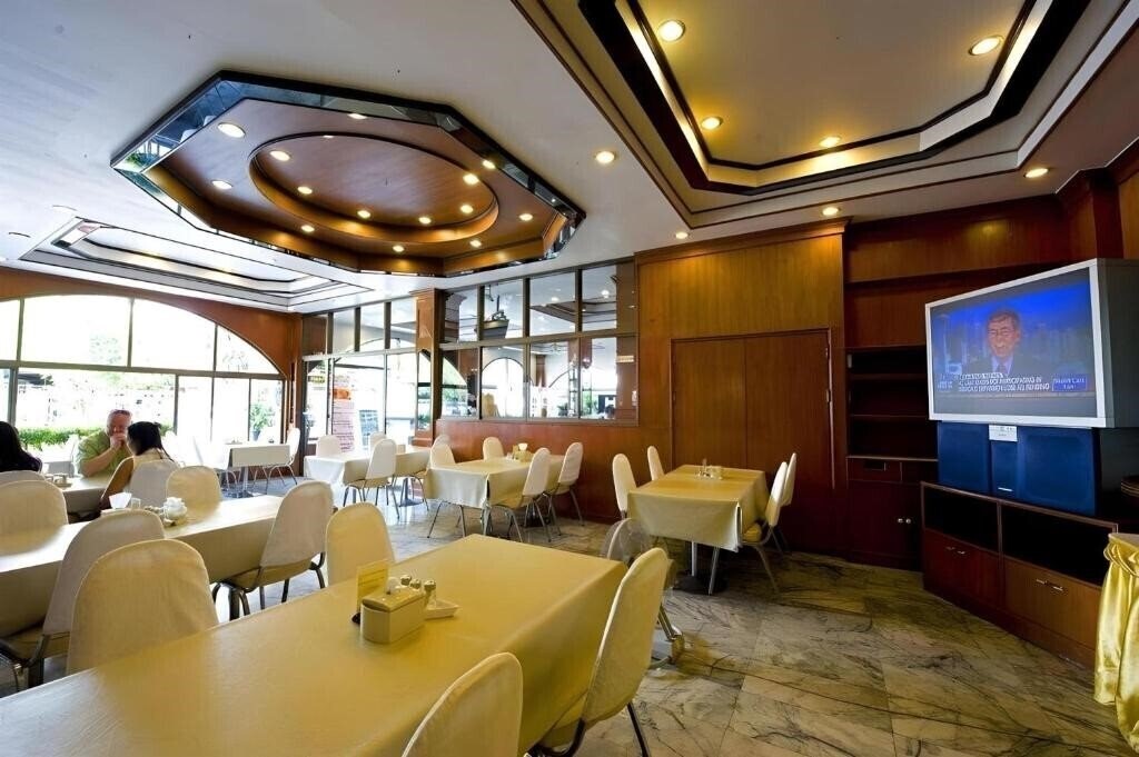 Фотография Oyo 1096 Winner Inn Hotel 3*