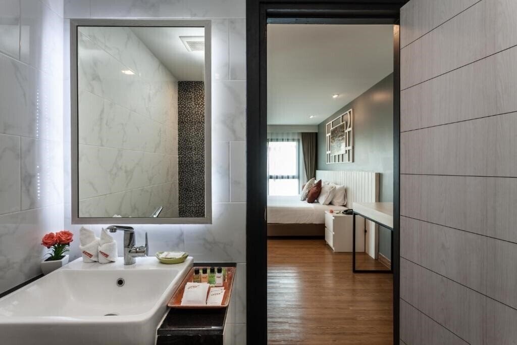 Отель Cmor By Recall Hotels 4*