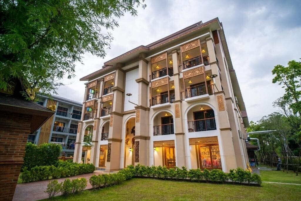 Картинка Siri Nakornpink Chiang Mai Hotel By Zuzu отель без категории