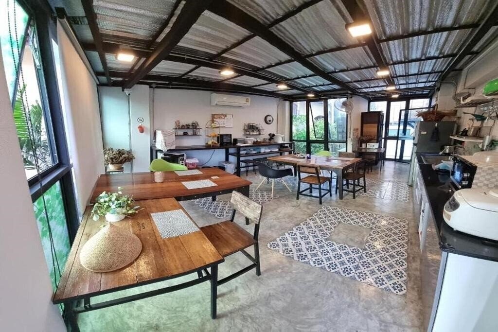 Картинка 33 Poshtel 2*