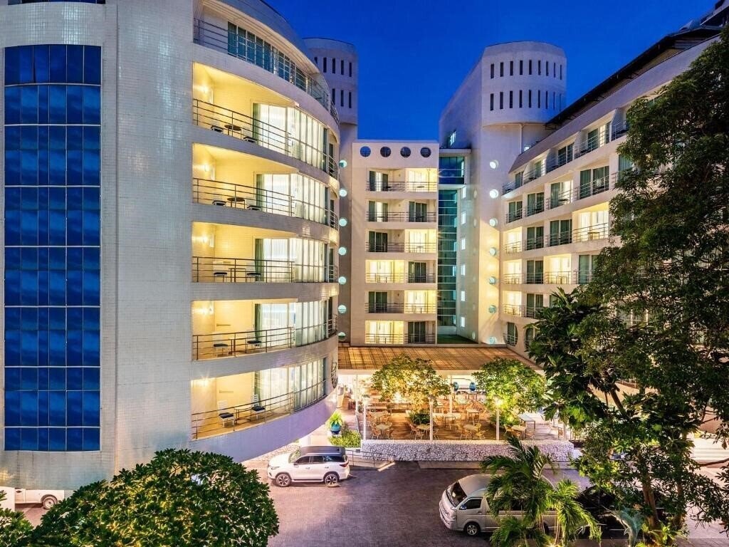 Отель Blue Cabin Hotel 4*