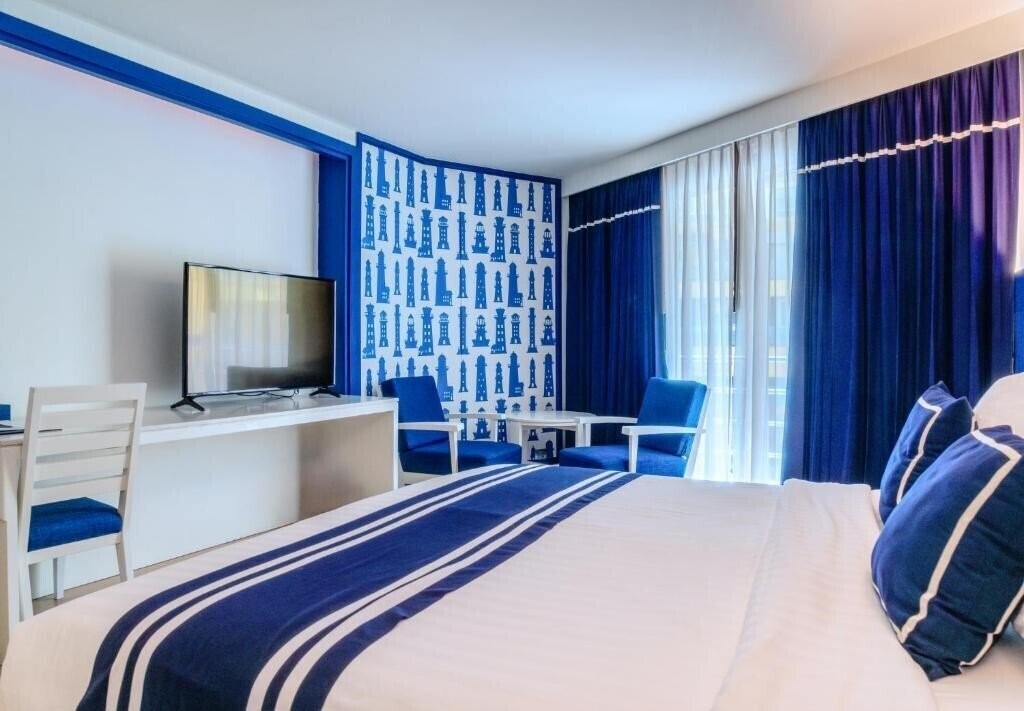 Фото Blue Cabin Hotel 4*