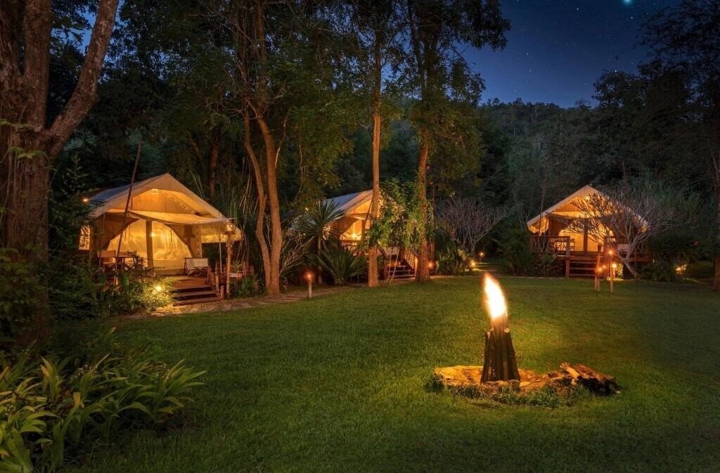 Отель Hintok River Camp Hellfire Pass 2*