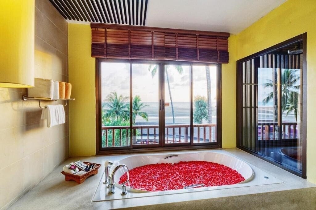 Фото Apsara Beachfront Resort & Villa 4*