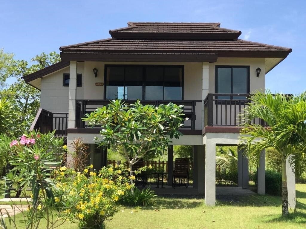 Отель The Hip Resort 3*