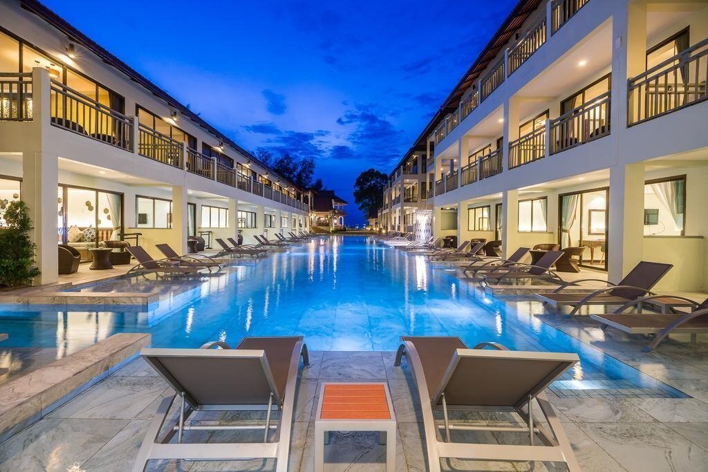 Отель Hive Khaolak Beach Resort (ex. Khao Lak Diamond Beach Resort) 4*