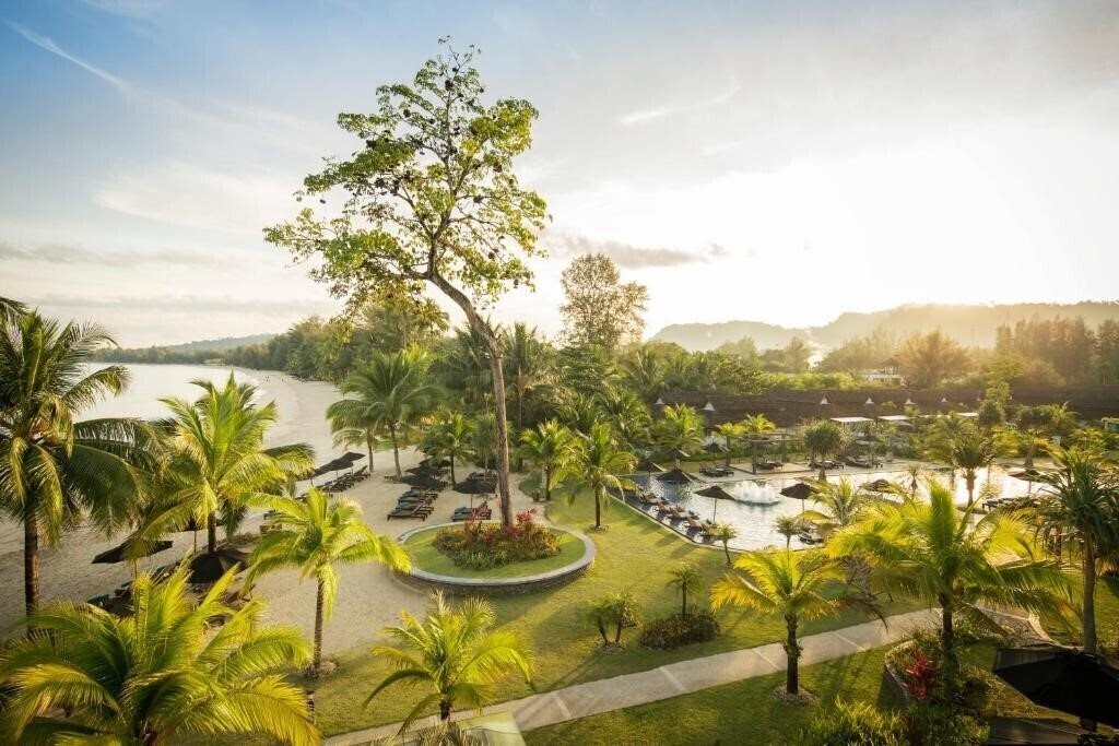 Отель Robinson Khao Lak 5*