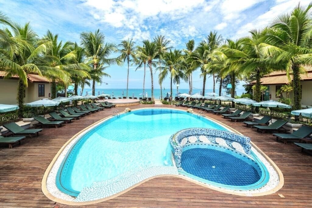 Фото Khao Lak Bay Front Resort 3*