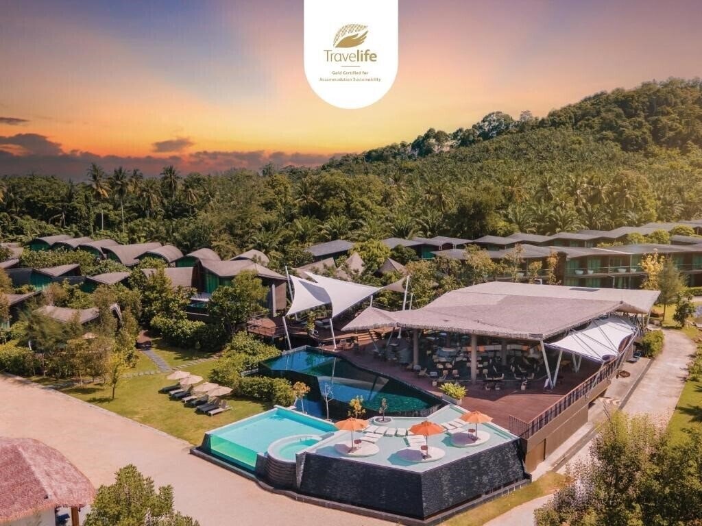 Отель Kalima Resort & Villa Khaolak 5*
