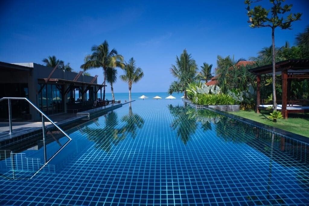 Фотография Chong Fah Beach Resort 4*