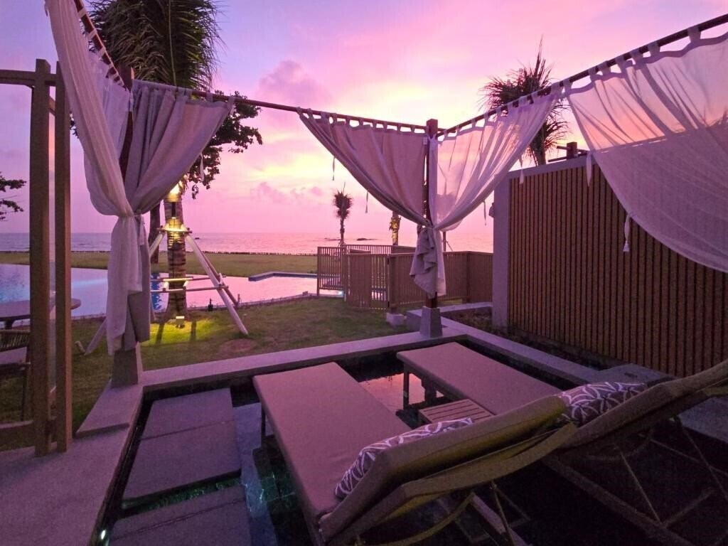 Отель Little Shore Khao Lak By Katathani 5*