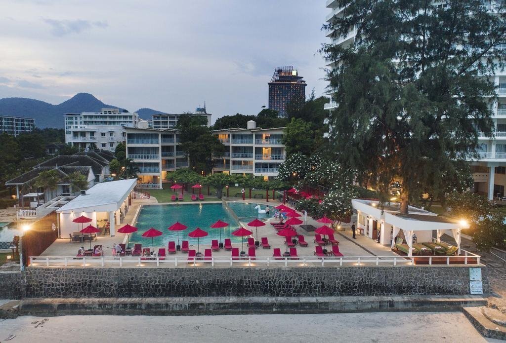 Отель Chom View Hotel Hua Hin 3*