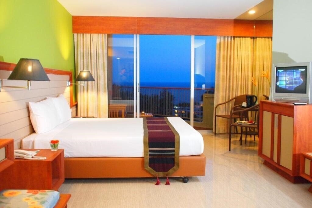 Изображение Long Beach Cha-Am Hotel 3*