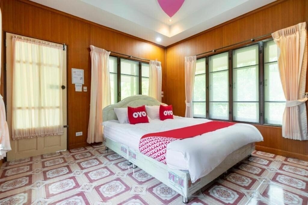 Отель Oyo 1062 Baanrai Kongjaroen 3*