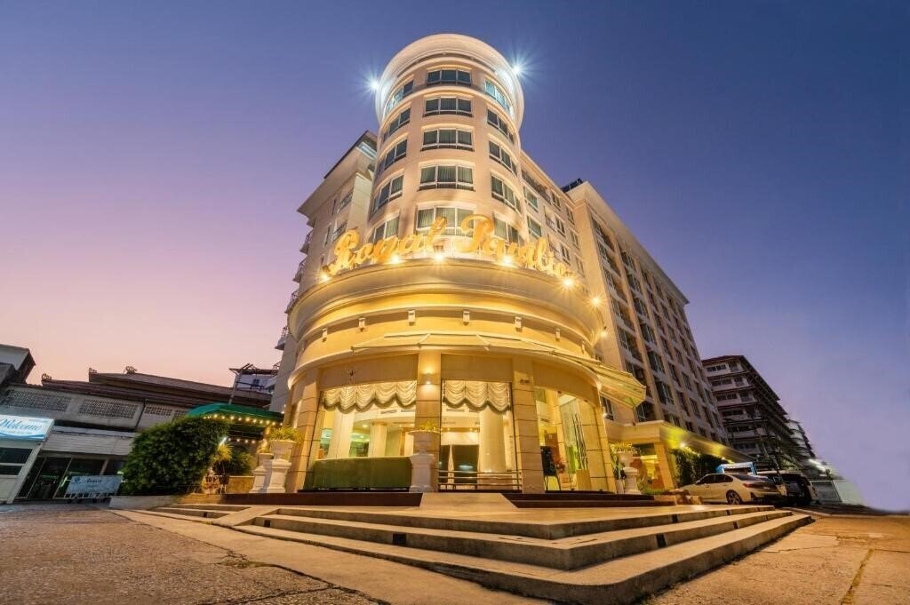 Отель Royal Pavilion Hua Hin 4*