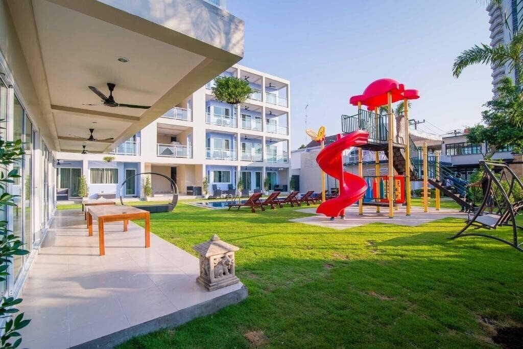 Отель Surf & Sand Resort 3*