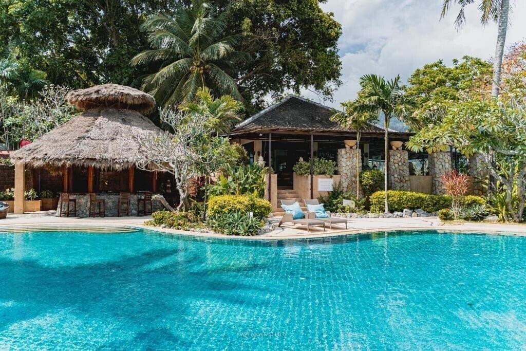 Отель Racha Kiri Resort And Spa 5*