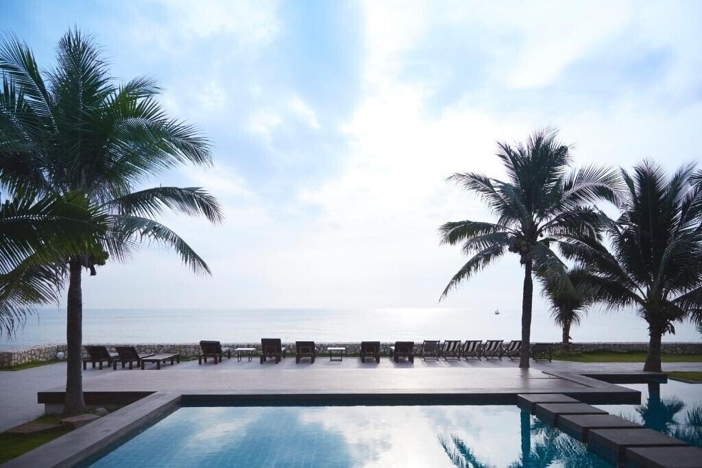 Отель Siam Beach Resort 3*