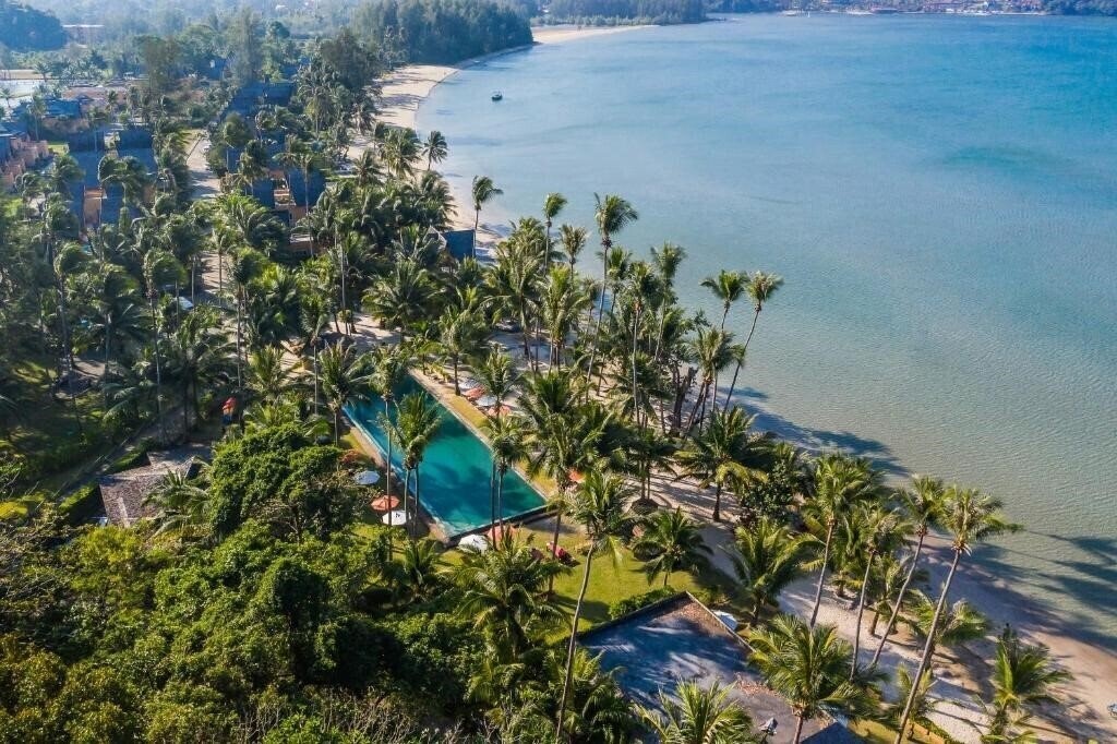 Отель Peninsula Beach Resort 4*