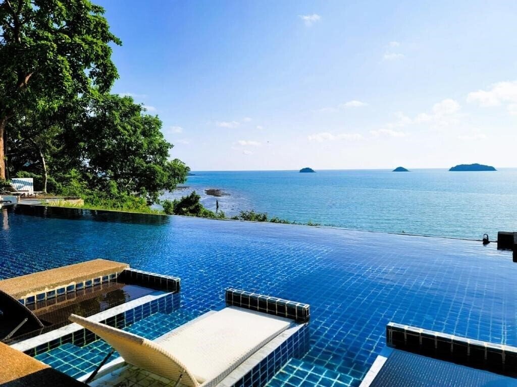 Отель Koh Chang Cliff Beach Resort 3*