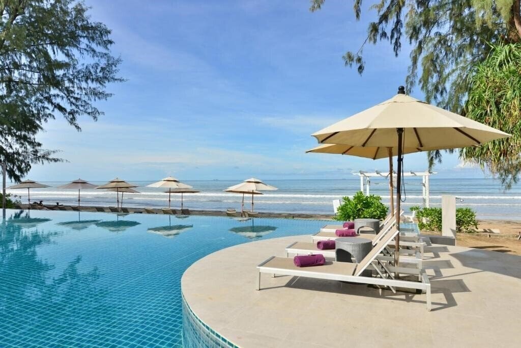 Отель Twin Lotus Resort & SPA 4*