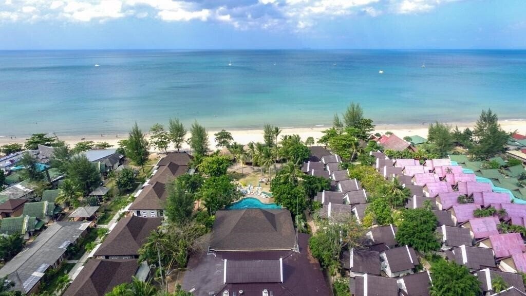 Отель Southern Lanta Resort 2*