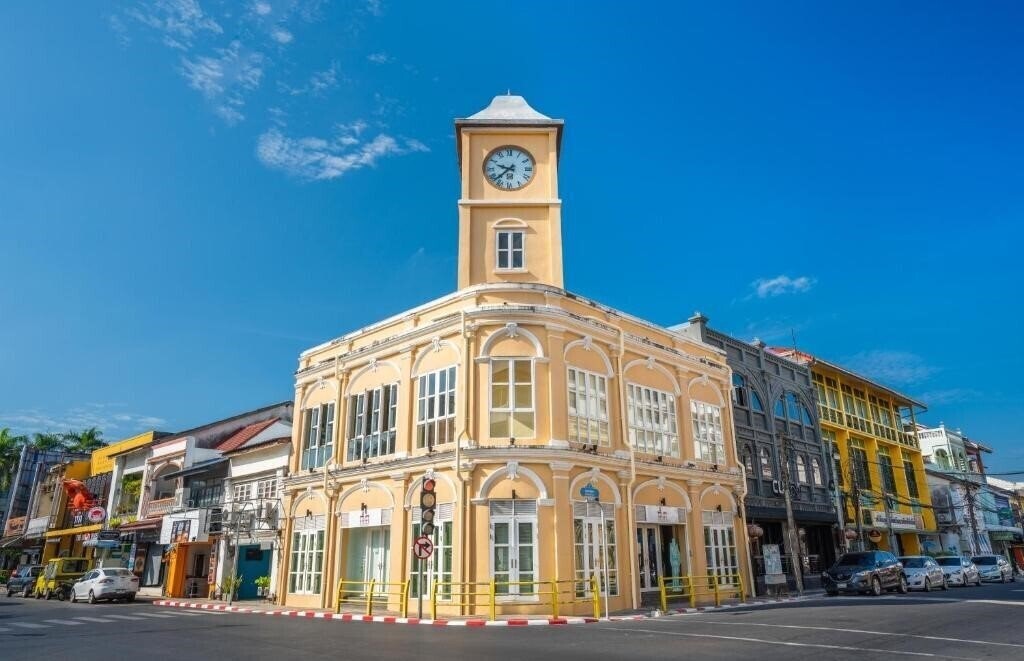 Изображение The Tint At Phuket Town 2*