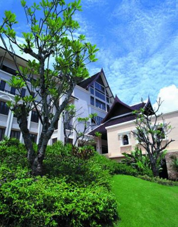 Отель Pavilion Queen’s Bay 4*