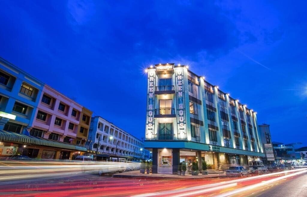 Отель Green House Hotel 3*