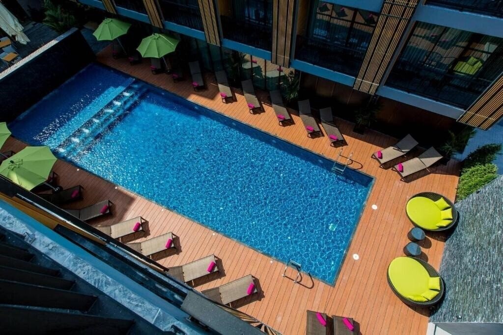 Отель Glow Ao Nang Krabi 3*