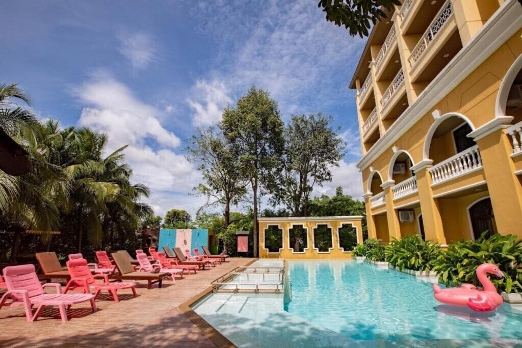 Отель The Pineapple Hotel 3*