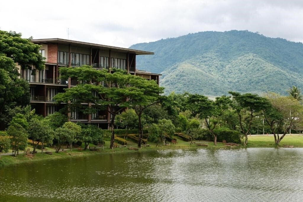 Отель Atta Lakeside Resort Suite 5*