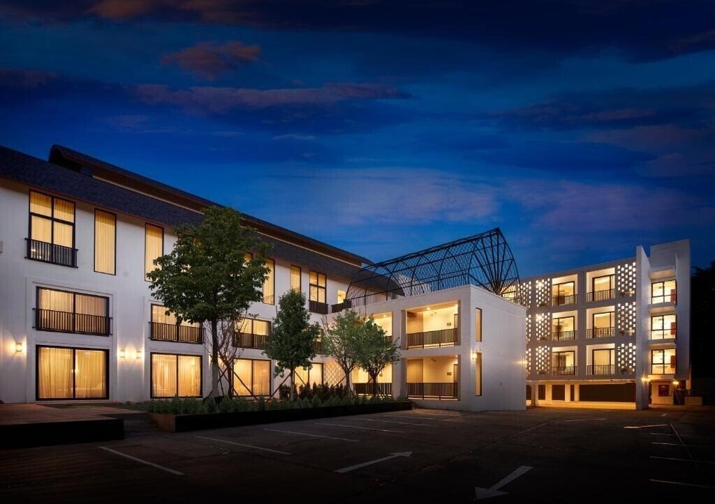 Отель Emmaline Hotel 4*