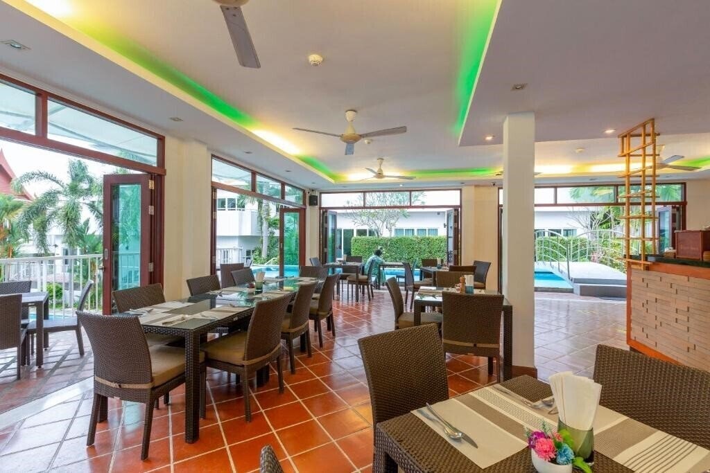 Фотография Phunawa Resort Phuket Karon Beach 4*