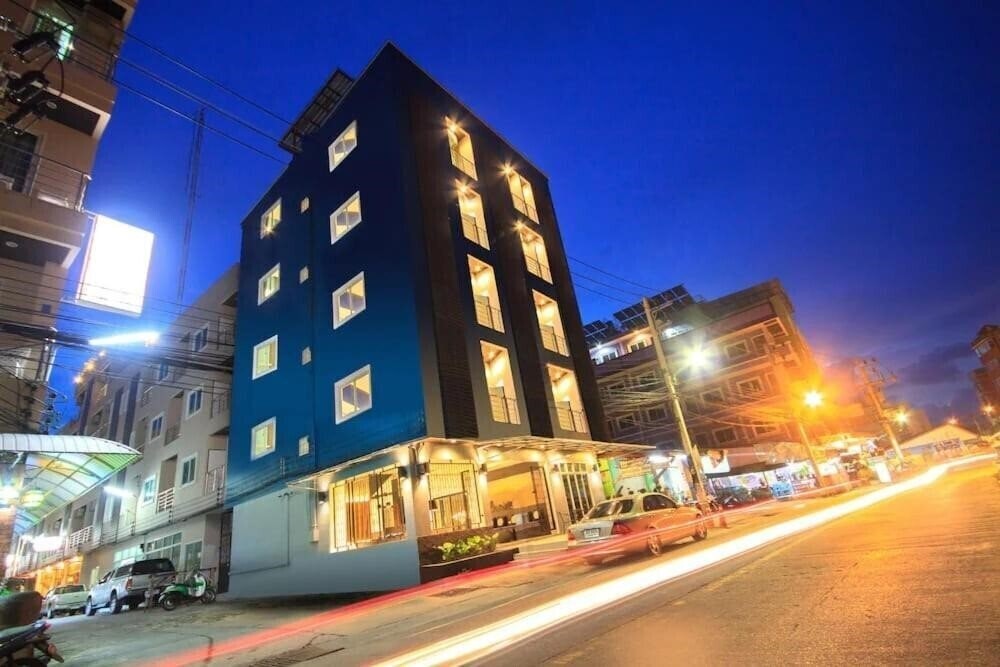 Отель The Journey Patong Resort 3*