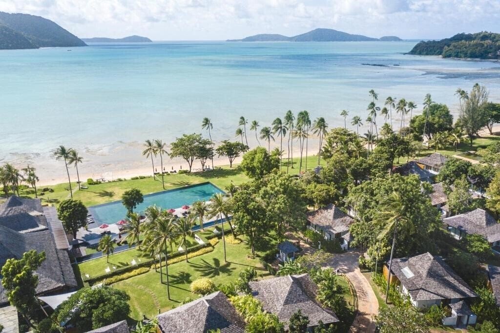 Отель Vijitt Resort Phuket 5*