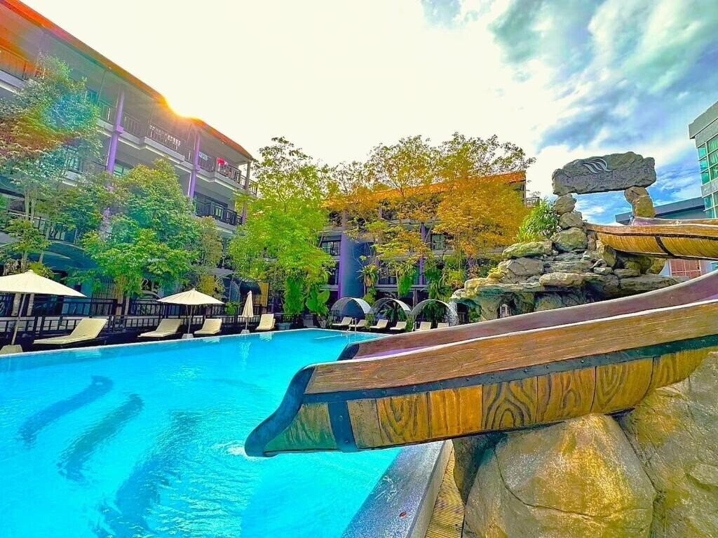 Отель Phuvaree Resort 3*