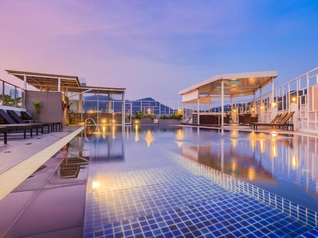 Отель The Ashlee Heights Patong Hotel & Suites 4*