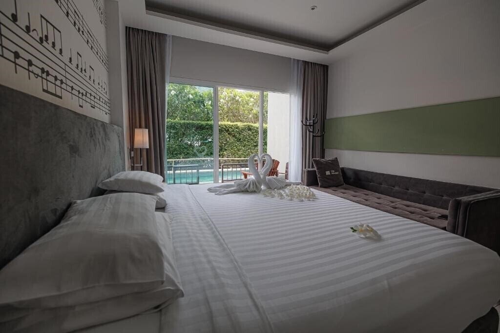 Фото The Melody Phuket 4*