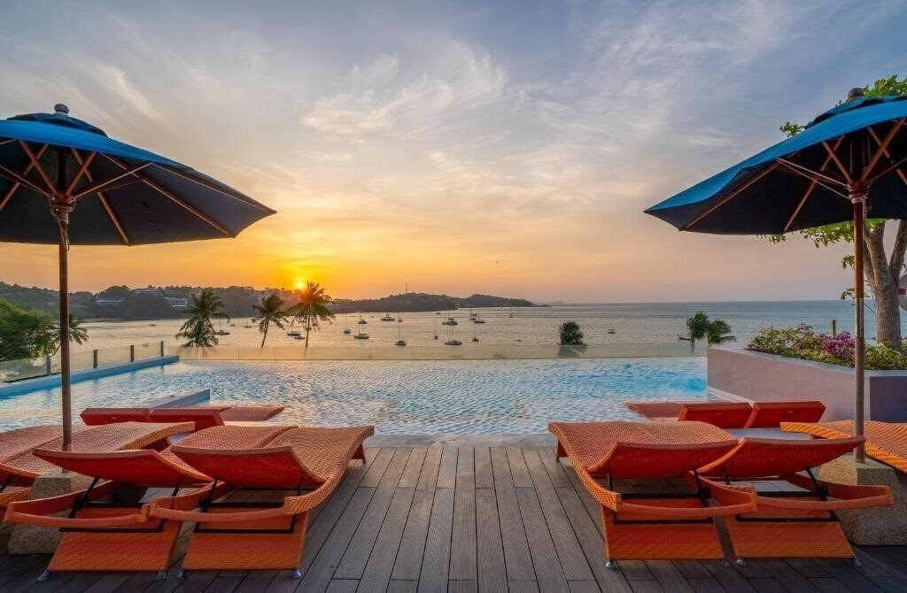 Отель Bandara Phuket Beach Resort 4*