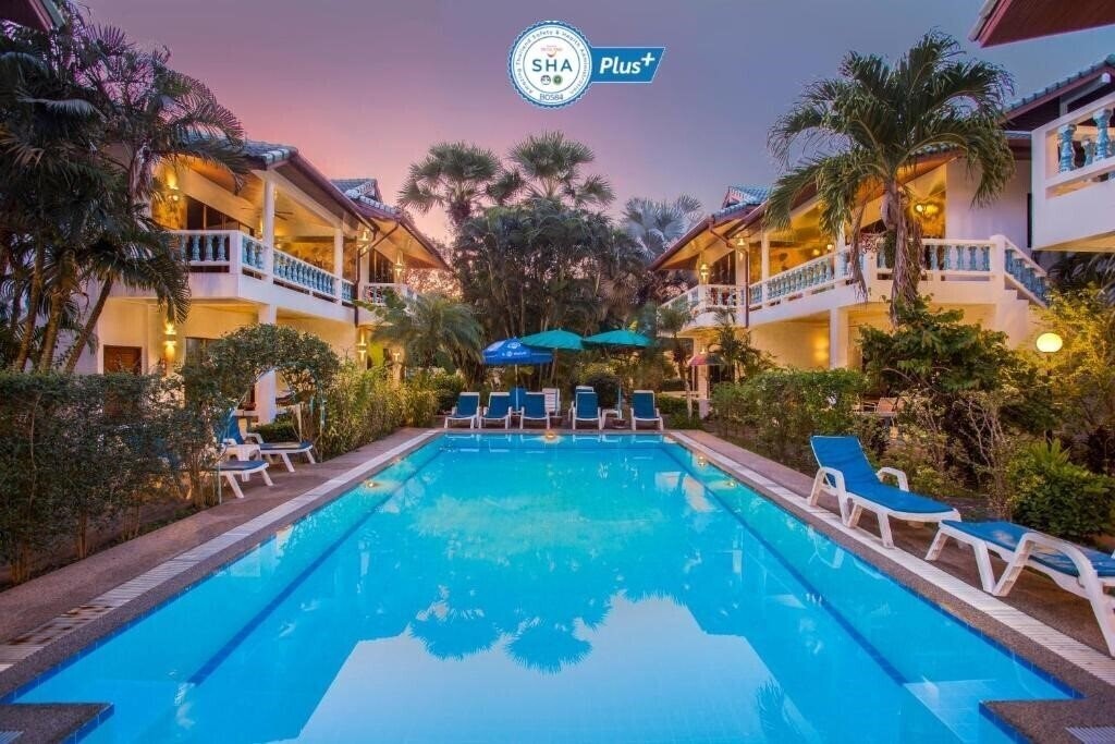 Отель Ya Nui Resort 3*