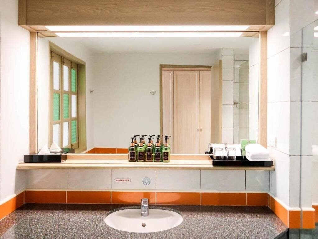 Фотография Phuket Orchid Resort Ikar Crew 4*