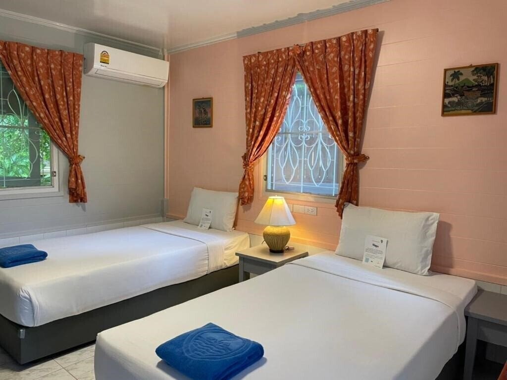 Отель Phuket Golden Sand Inn 2*