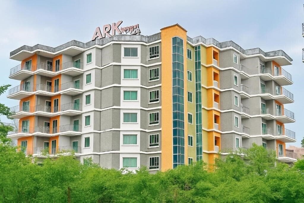 Отель Zephyr Grand 3*