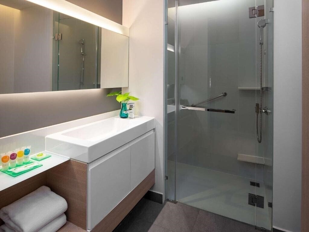 Фотография The Andaman Beach Hotel Phuket (ex. Hyatt Place Phuket Patong) 4*