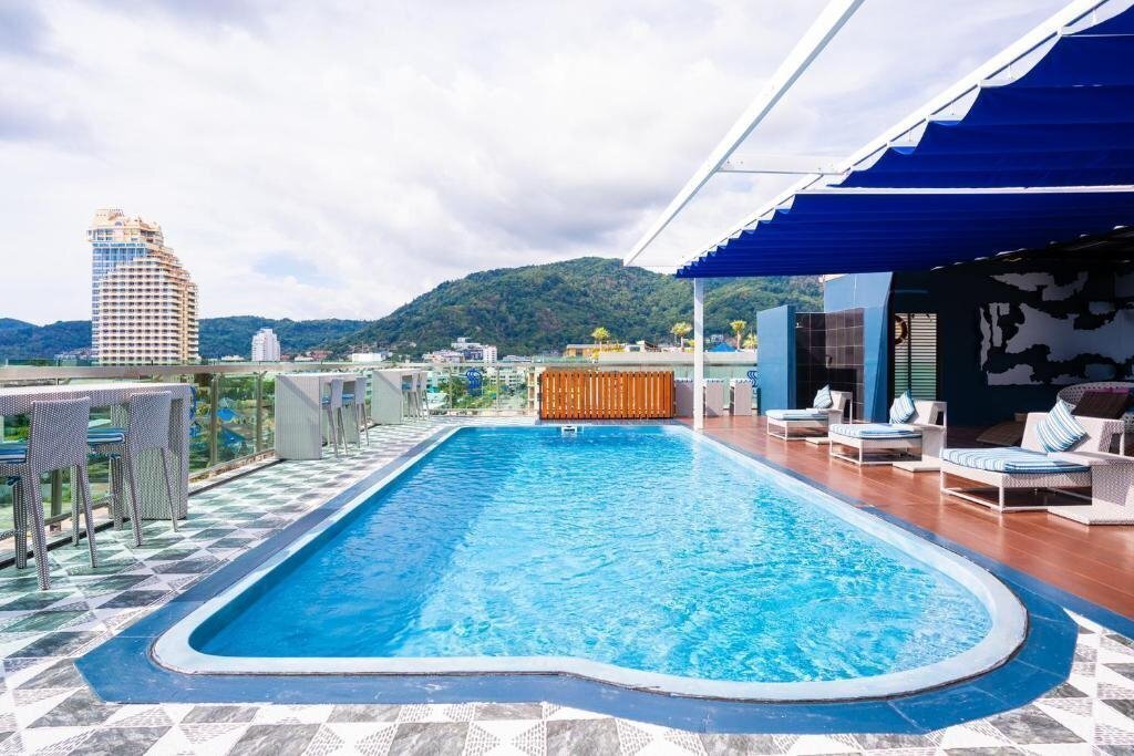 Отель Hotel Dsure Patong 3*