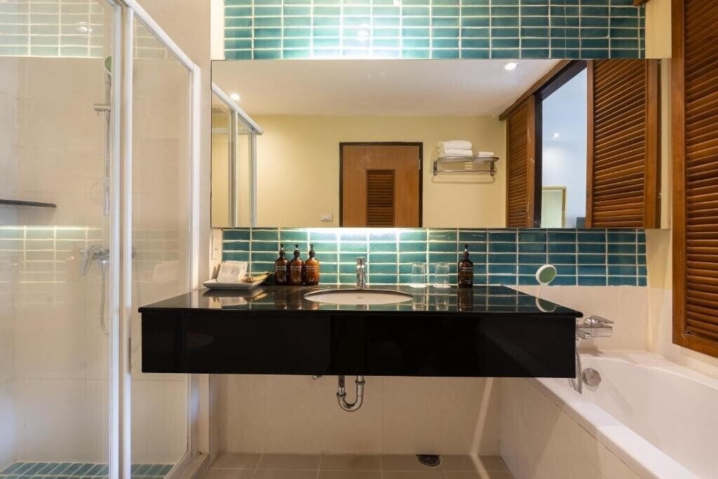 Фото Naithornburi Resort 4*
