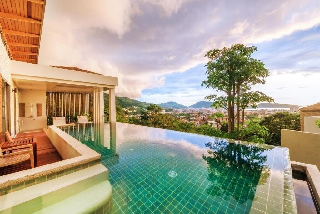 Отель Wyndham Sea Pearl Resort Phuket 5*