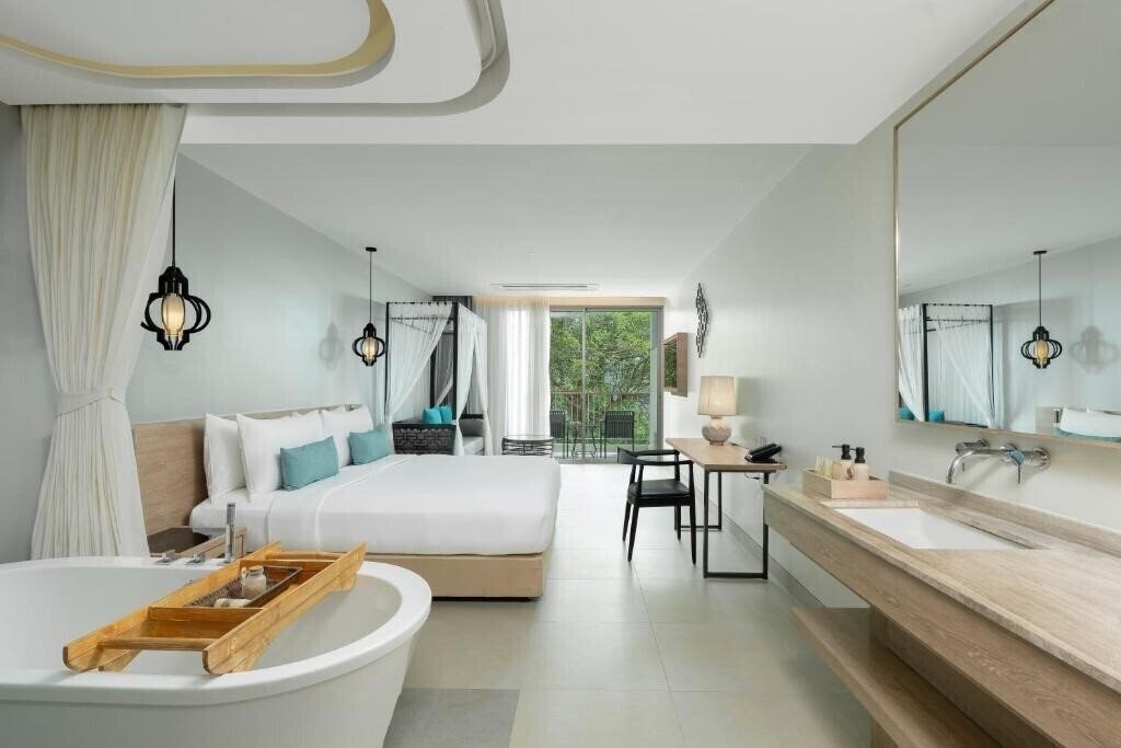 Фотография AtEase Phuket Patong 5*