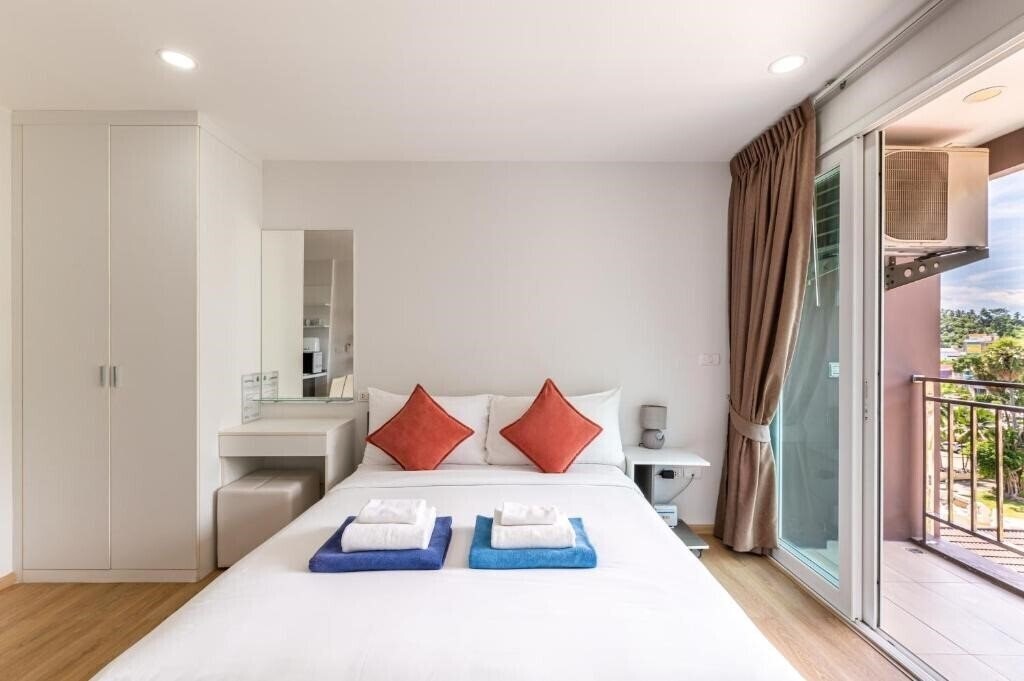 Фото Ozone Condotel Kata Beach 4*